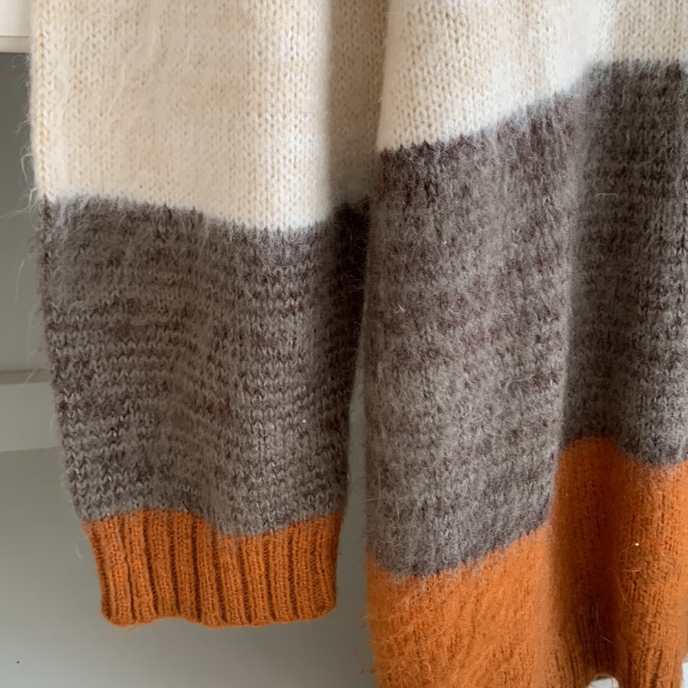 Cozy fall sweater size Med - Picture 3 of 4